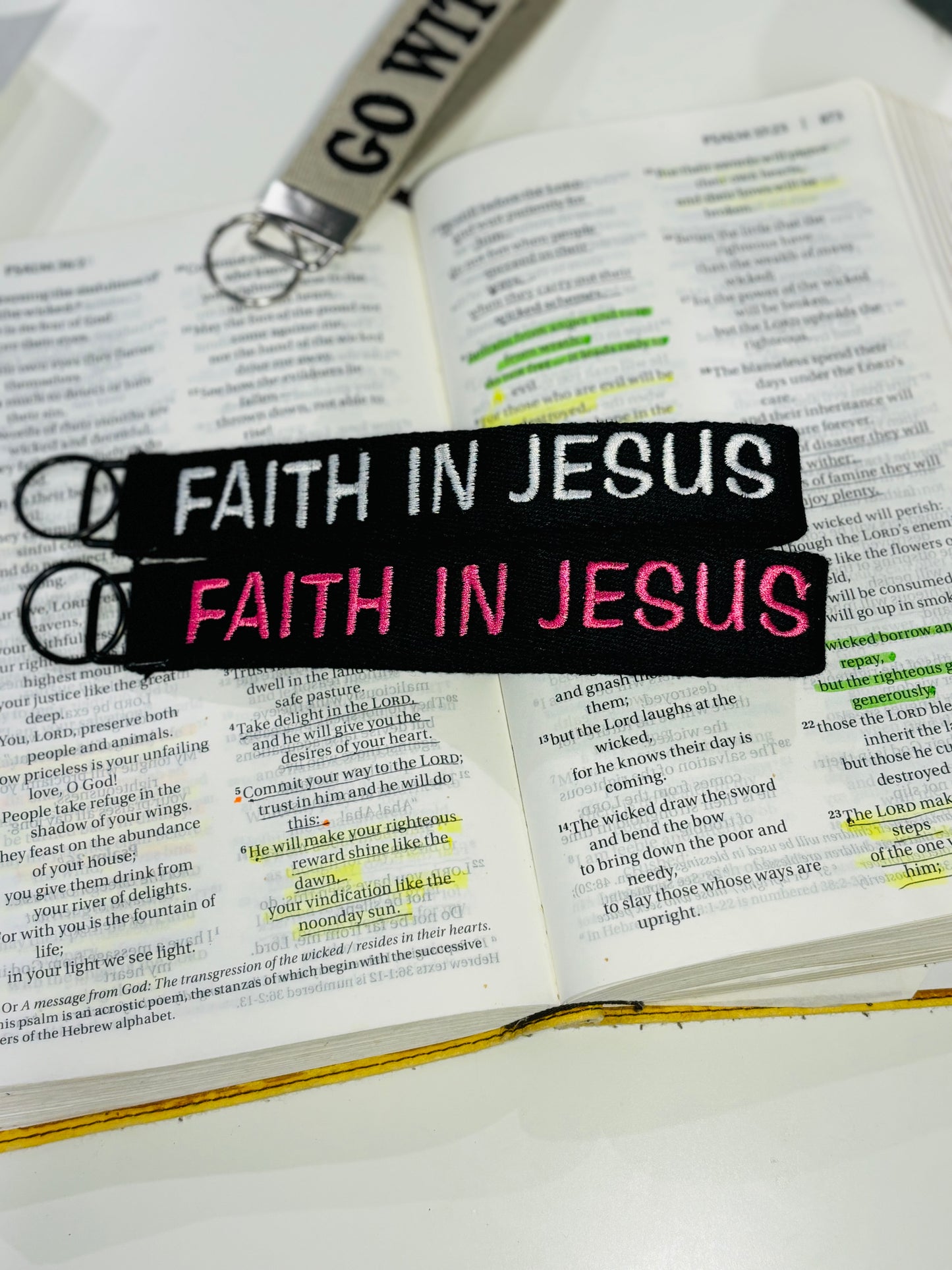 FAITH IN JESUS WRISTLET KEYCHAIN
